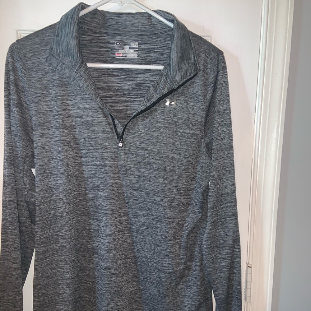 Under Armour long sleeve, pullover